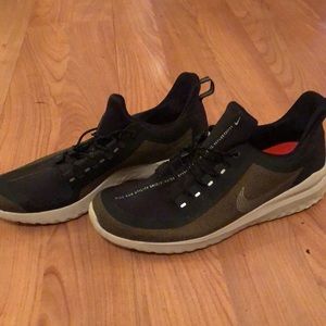 Nike utility run shield